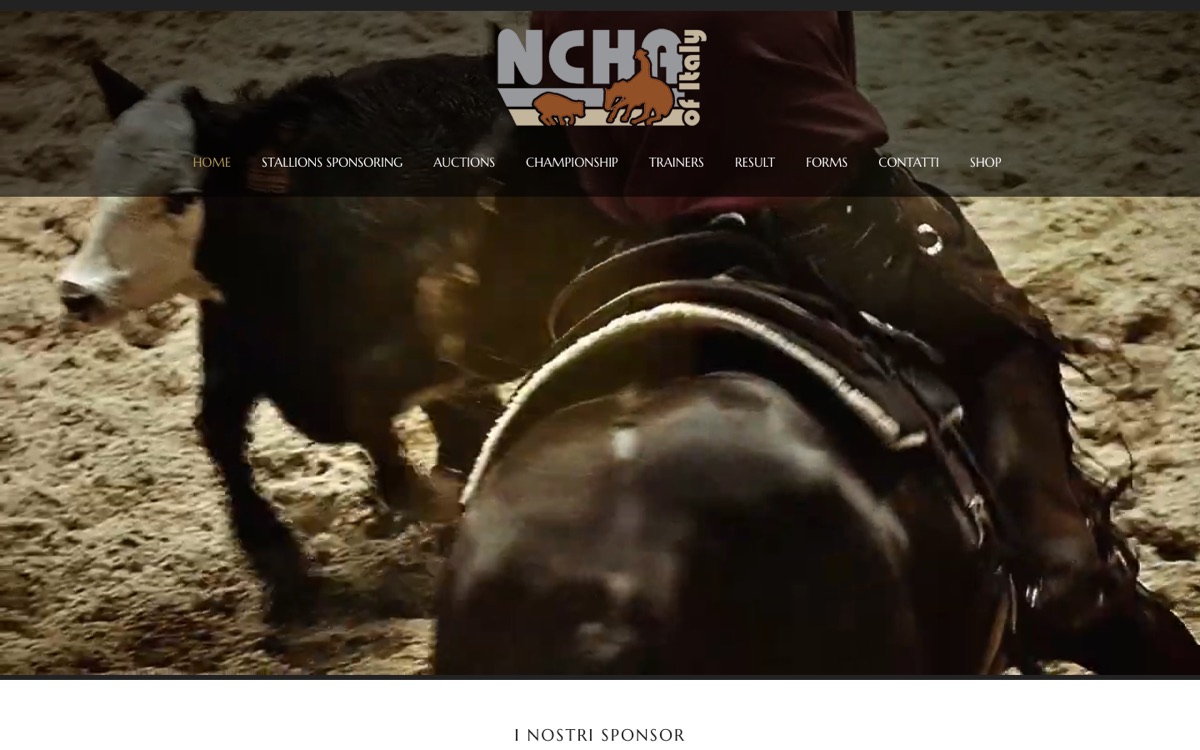 La home page di ncha.it: logo NCHA of Italy e un cavallo da cutting in azione